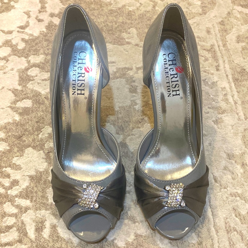 Grey Patent Leather Pumps with Satin and crystal embellishment